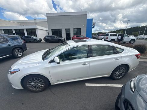Used 2016 Toyota Avalon Limited w/ Toyota Safety Sense Package FWD image 4