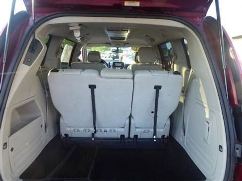 Used 2012 Chrysler Town & Country Touring-L w/ Entertainment Group #2 FWD image 20