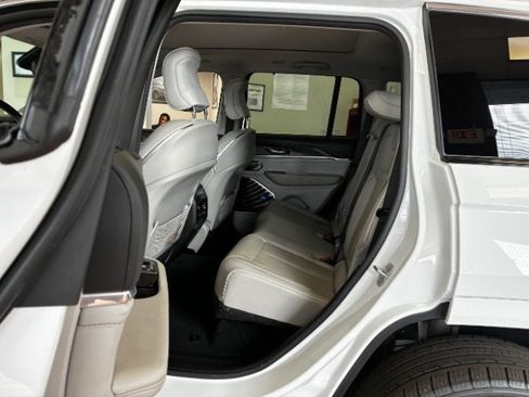 Used 2022 Jeep Grand Cherokee Overland w/ Adv Protech Group III RWD image 25