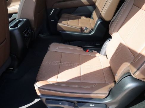 New 2026 Chevrolet Suburban High Country image 12