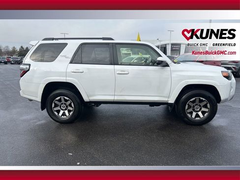 Used 2024 Toyota 4Runner TRD Off-Road image 2