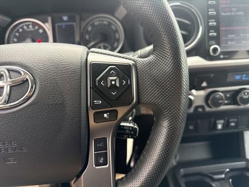 Used 2022 Toyota Tacoma SR5 AWD/4WD image 18