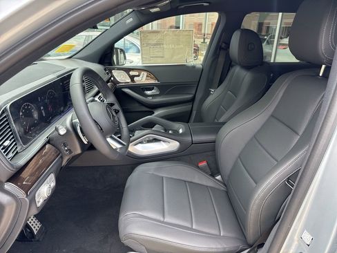 Used 2025 Mercedes-Benz GLS 450 4MATIC image 15