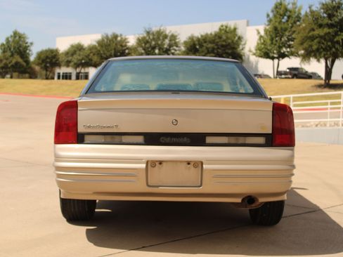 Used 1997 Oldsmobile Cutlass Supreme SL FWD image 12