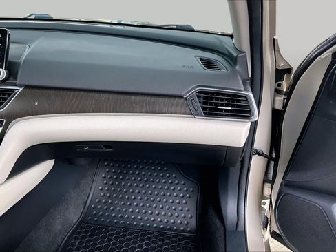 Used 2018 Honda Accord Touring image 19