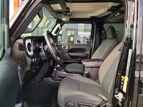 Used 2025 Jeep Gladiator Sport image 13