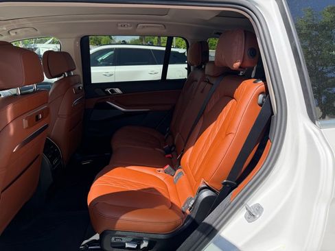 Used 2027 BMW X7 xDrive40i image 9