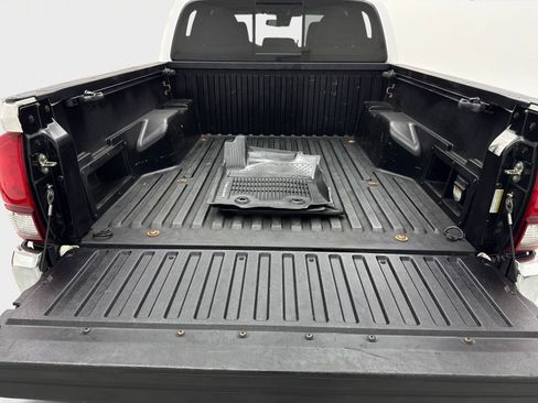 Used 2018 Toyota Tacoma TRD Off-Road image 18