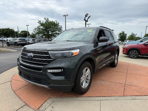 Used 2023 Ford Explorer XLT w/ Equipment Group 202A AWD/4WD image 2