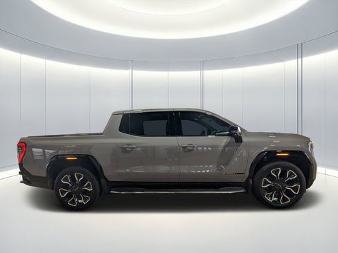 Used 2024 GMC Sierra EV Denali image 3