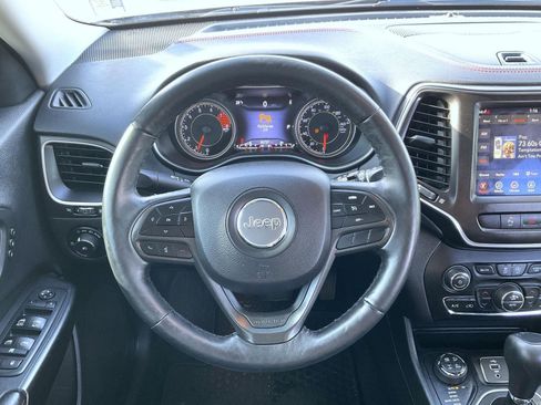 Used 2019 Jeep Cherokee Trailhawk image 11