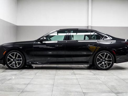 Used 2023 BMW 760i xDrive w/ Executive Package AWD/4WD image 12