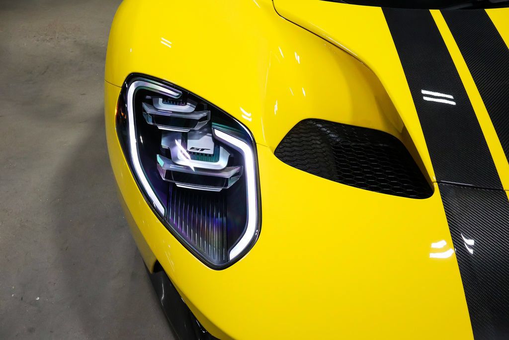 Used 2020 Ford GT Carbon Series RWD image 2
