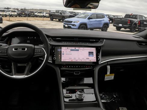 New 2026 Jeep Grand Cherokee Limited image 17