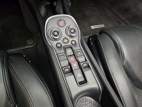 Used 2018 McLaren 570S Spider image 35