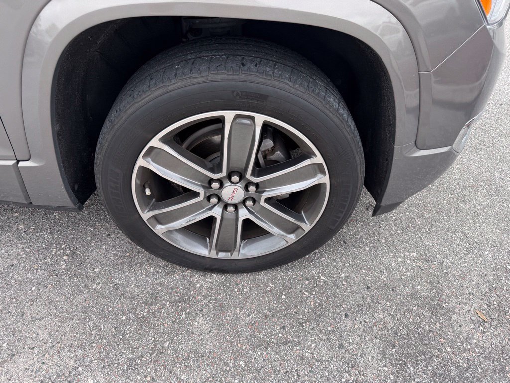 Used 2019 GMC Acadia Denali w/ Technology Package FWD image 4