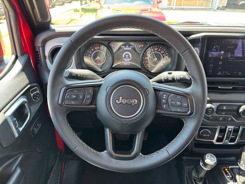Used 2025 Jeep Wrangler Unlimited Sport AWD/4WD image 27