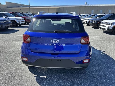 New 2025 Hyundai Venue SEL image 11