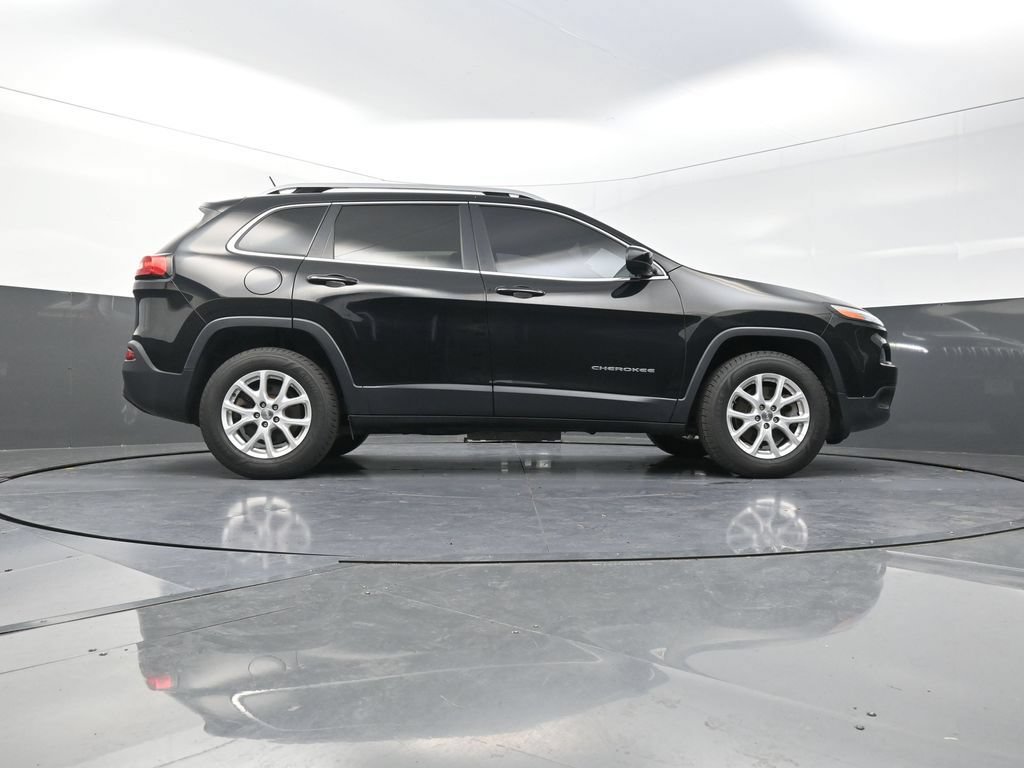 Used 2018 Jeep Cherokee Latitude AWD/4WD image 30