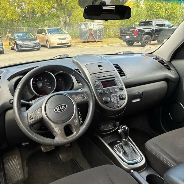 Used 2012 Kia Soul + FWD image 27
