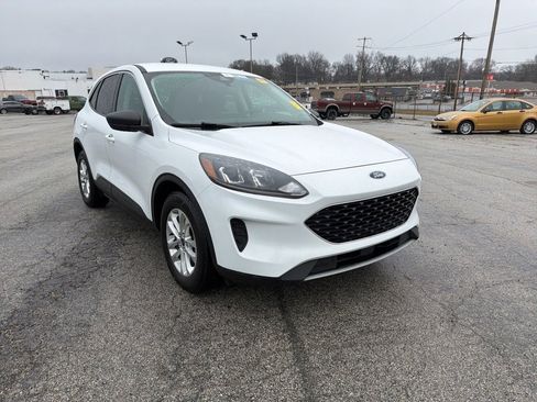 Used 2022 Ford Escape SE image 4