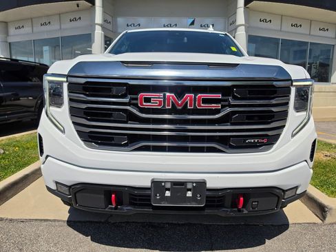 Used 2022 GMC Sierra 1500 AT4 w/ AT4 Preferred Package AWD/4WD image 2