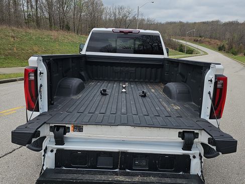 Used 2025 GMC Sierra 3500 Denali Ultimate AWD/4WD image 14