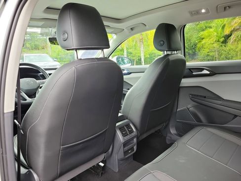 Used 2023 Volkswagen Taos SE w/ Panoramic Sunroof Package AWD/4WD image 11