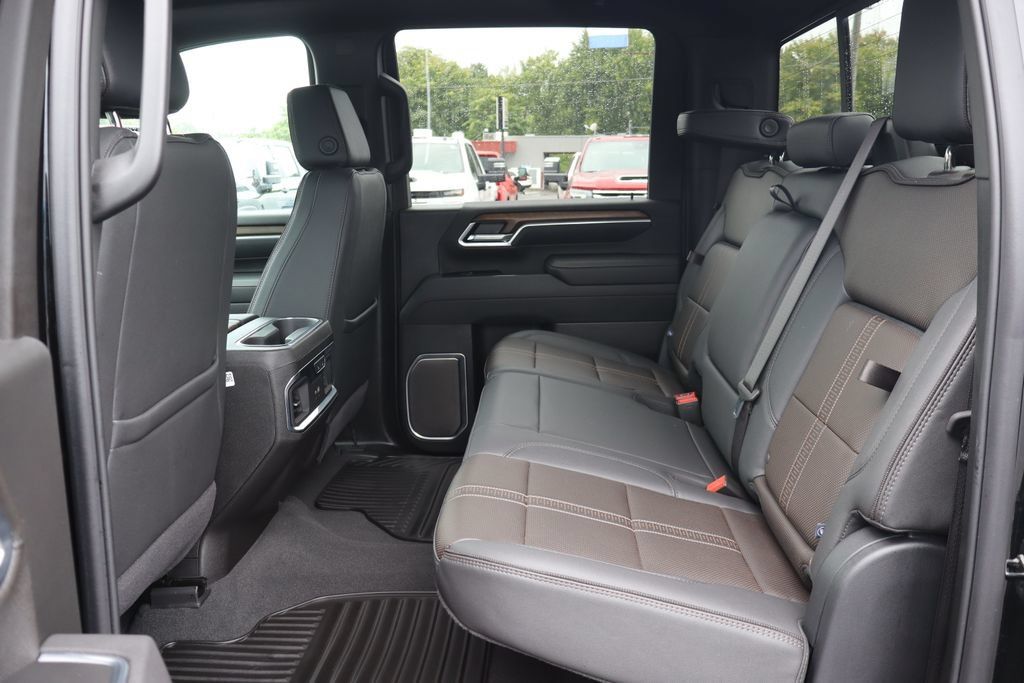 Used 2025 Chevrolet Silverado 3500 High Country w/ High Country Premium Package AWD/4WD image 22