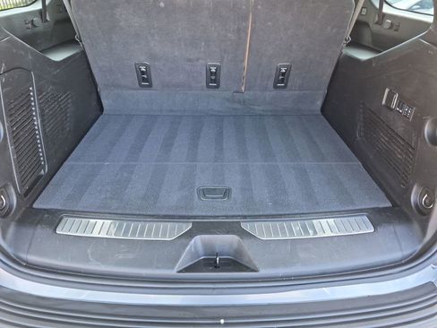 Used 2024 Chevrolet Suburban Premier RWD image 43