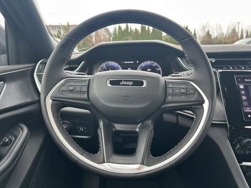 New 2025 Jeep Grand Cherokee Laredo X w/ Luxury Tech Group I image 13