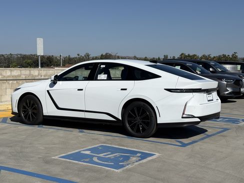 New 2026 Lexus ES 350e FWD image 10