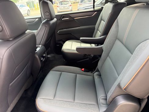 Used 2024 GMC Acadia AT4 w/ Luxury Package AWD/4WD image 11