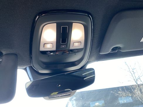 Used 2025 Volvo XC40 B5 Plus image 47