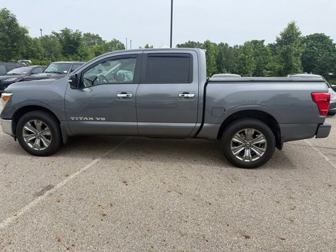Used 2019 Nissan Titan SV w/ SV Convenience Package AWD/4WD image 8