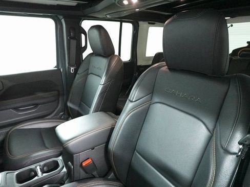 Used 2024 Jeep Wrangler Unlimited Sahara w/ Technology Group image 11