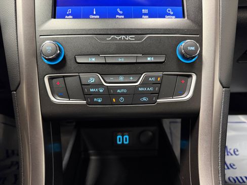 Used 2020 Ford Fusion SE FWD image 22