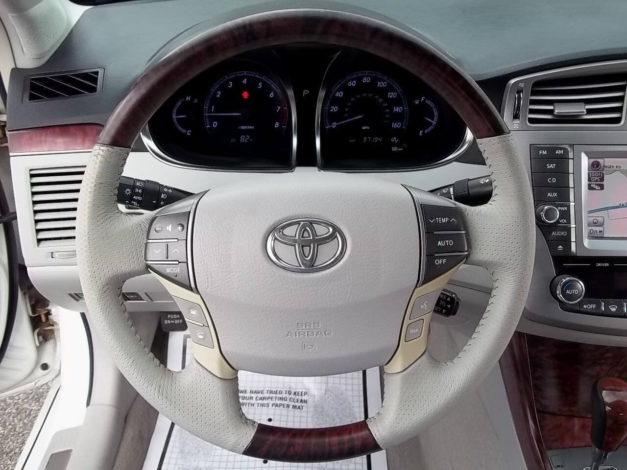 Used 2011 Toyota Avalon Limited FWD image 19