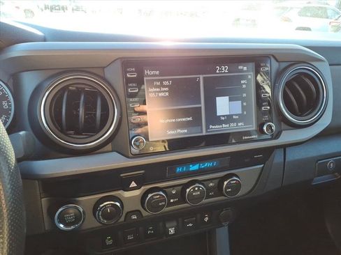 Used 2022 Toyota Tacoma TRD Sport image 13