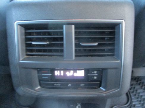 Used 2019 Volkswagen Atlas SE image 28