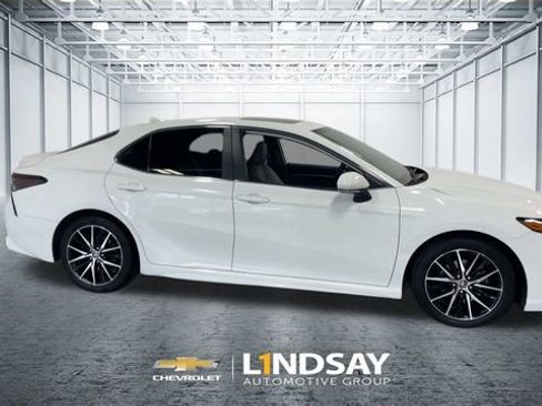 Used 2023 Toyota Camry SE w/ Cold Weather Package AWD/4WD image 3