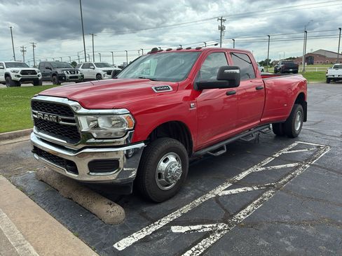 Used 2024 RAM 3500 Tradesman w/ Chrome Appearance Group AWD/4WD image 4