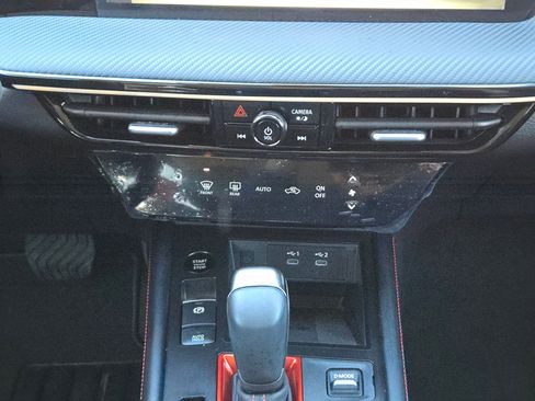 Certified 2025 Nissan Kicks SR image 18