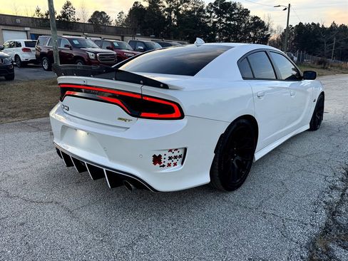 Used 2016 Dodge Charger SRT image 9
