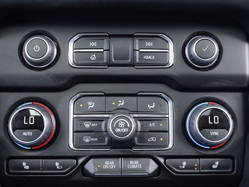 Used 2022 Chevrolet Tahoe LT w/ Luxury Package RWD image 30