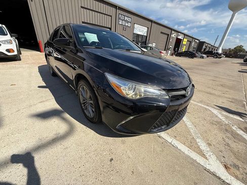 Used 2016 Toyota Camry SE image 18