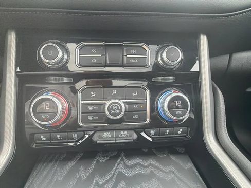 Used 2023 GMC Yukon XL Denali AWD/4WD image 17