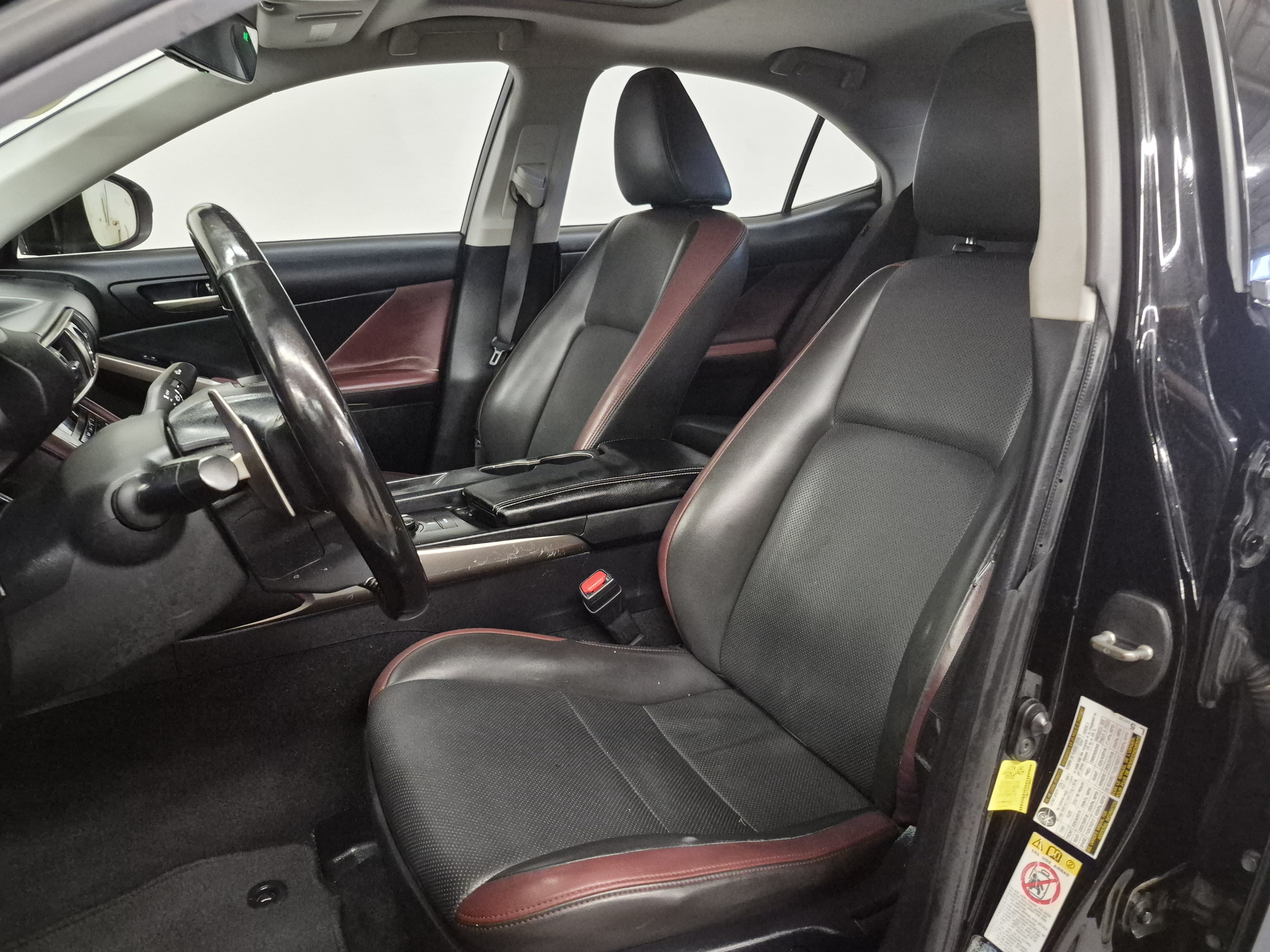 Used 2017 Lexus IS 200t w/ Premium Package RWD image 13