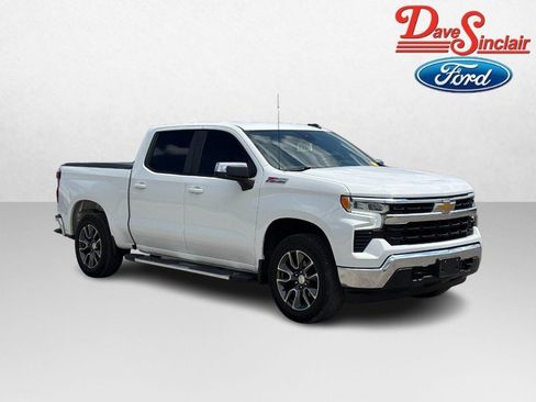 Used 2023 Chevrolet Silverado 1500 LT w/ Z71 Off-Road Package AWD/4WD image 4