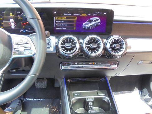 Used 2022 Mercedes-Benz GLB 250 4MATIC image 14